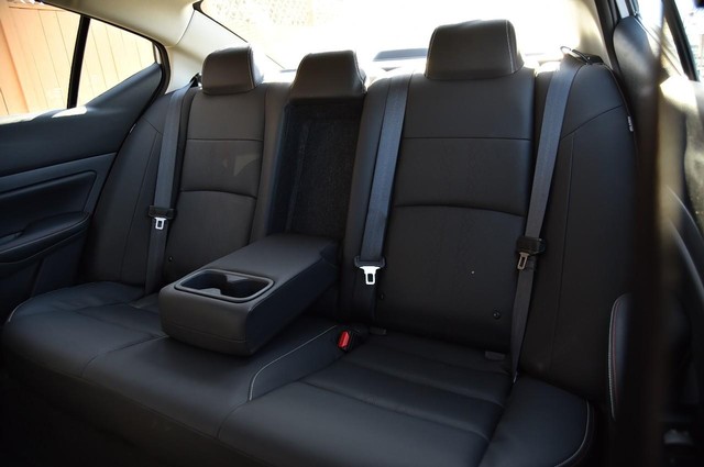 Nissan Altima Vehicle Image 25