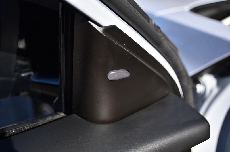 Nissan Altima Vehicle Full-screen Gallery Image 10