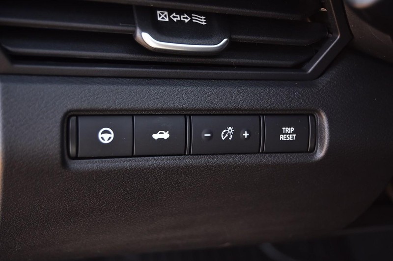 Nissan Altima Vehicle Full-screen Gallery Image 11