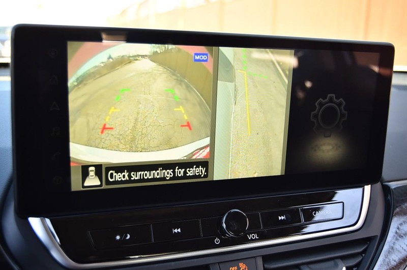 Nissan Altima Vehicle Full-screen Gallery Image 14