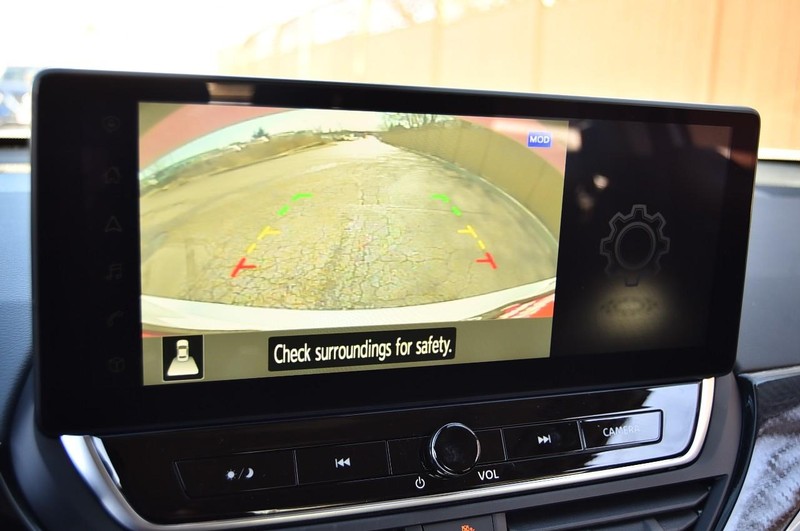 Nissan Altima Vehicle Full-screen Gallery Image 15