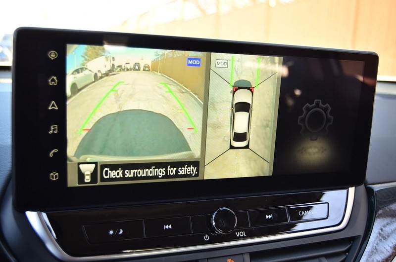 Nissan Altima Vehicle Full-screen Gallery Image 16