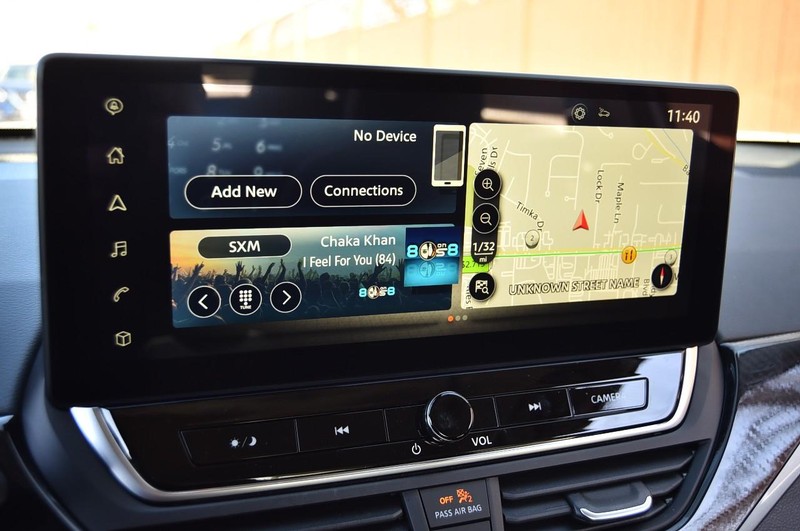Nissan Altima Vehicle Full-screen Gallery Image 17