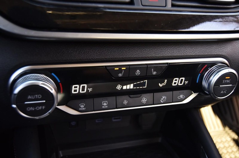 Nissan Altima Vehicle Full-screen Gallery Image 18