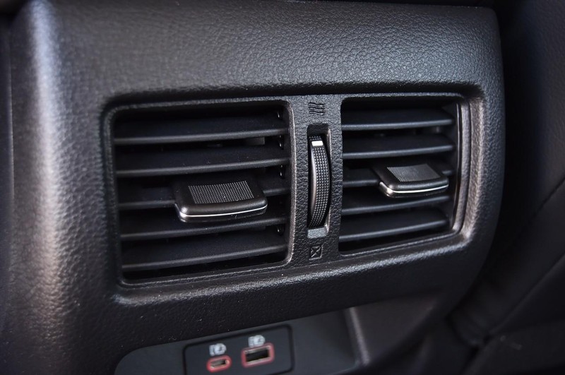 Nissan Altima Vehicle Full-screen Gallery Image 26