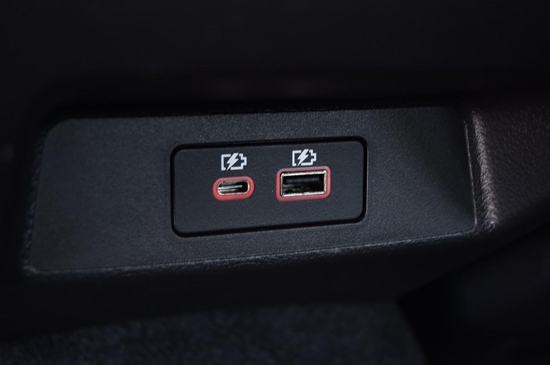 Nissan Altima Vehicle Full-screen Gallery Image 27