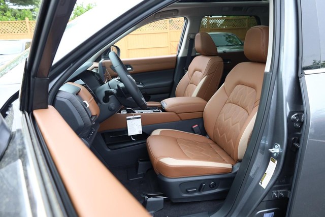 Nissan Pathfinder Vehicle Image 10