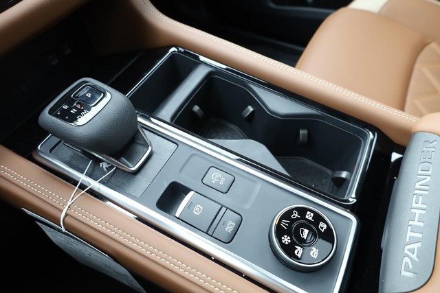 Nissan Pathfinder Vehicle Image 19
