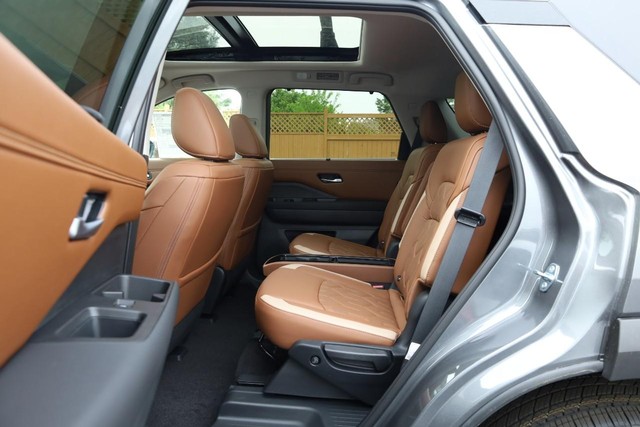 Nissan Pathfinder Vehicle Image 25