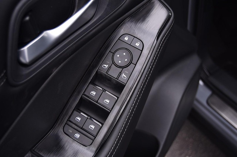 Nissan Rogue Vehicle Image 09