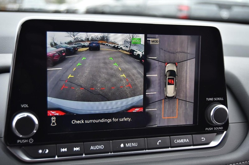 Nissan Rogue Vehicle Image 13