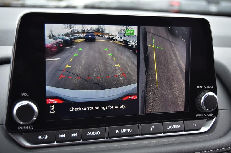 Nissan Rogue Vehicle Image 14