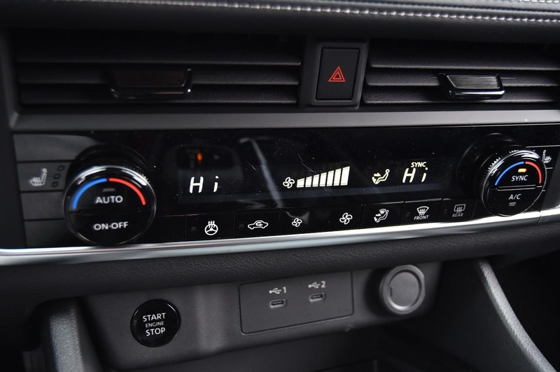 Nissan Rogue Vehicle Image 18