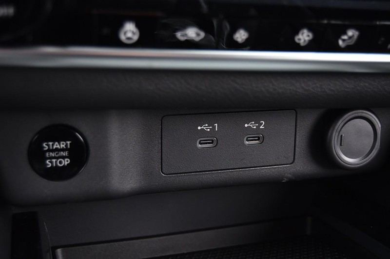 Nissan Rogue Vehicle Image 19