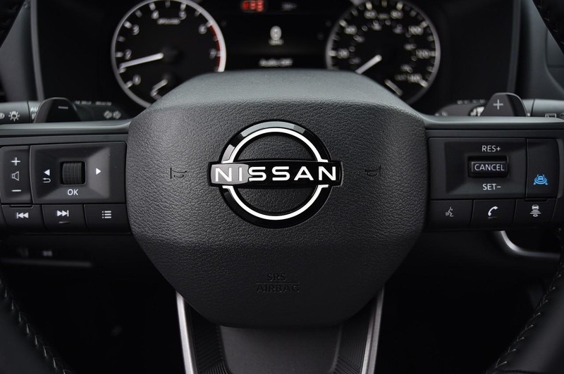 Nissan Rogue Vehicle Image 21