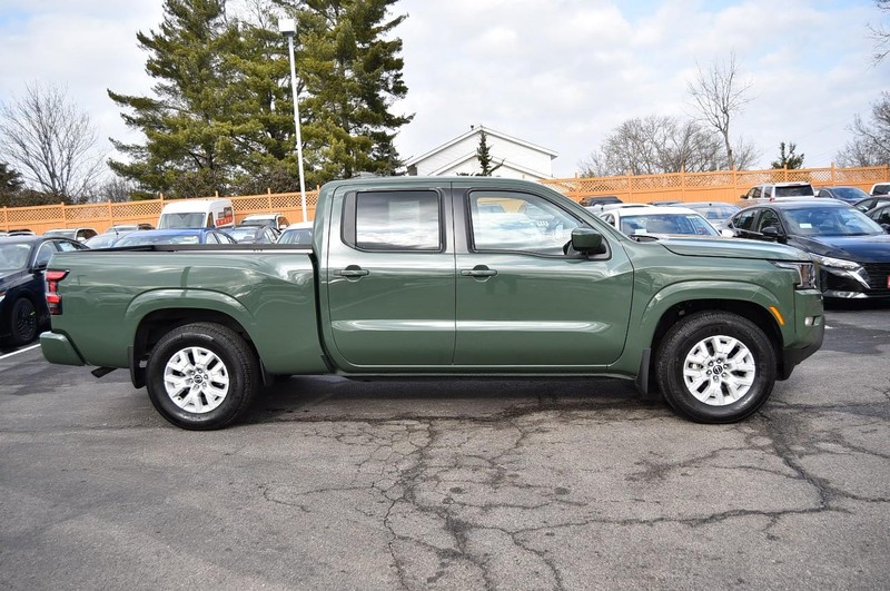 Nissan Frontier Vehicle Full-screen Gallery Image 5