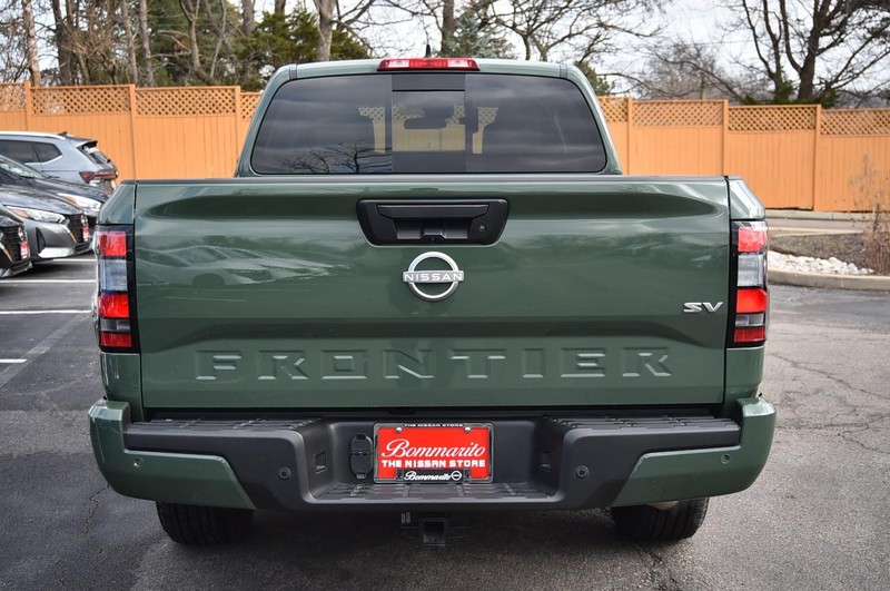 Nissan Frontier Vehicle Full-screen Gallery Image 6