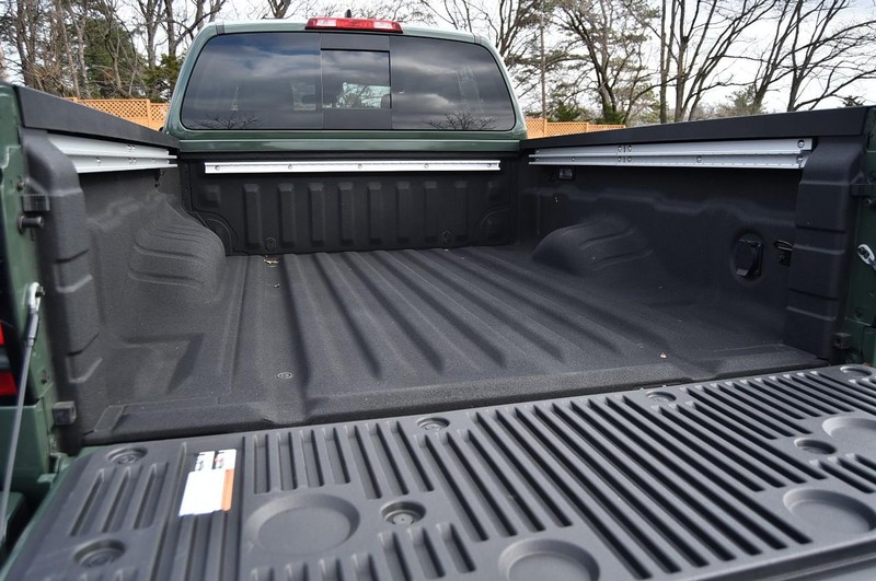 Nissan Frontier Vehicle Full-screen Gallery Image 7