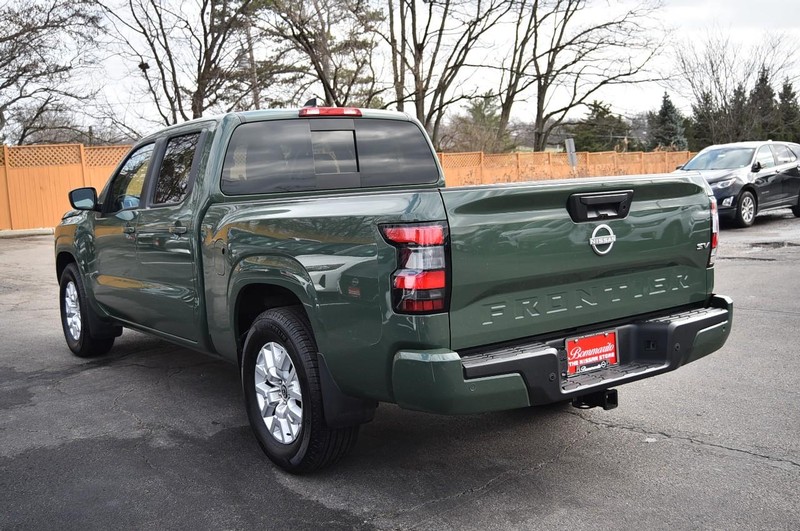 Nissan Frontier Vehicle Full-screen Gallery Image 8