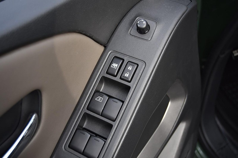 Nissan Frontier Vehicle Full-screen Gallery Image 10