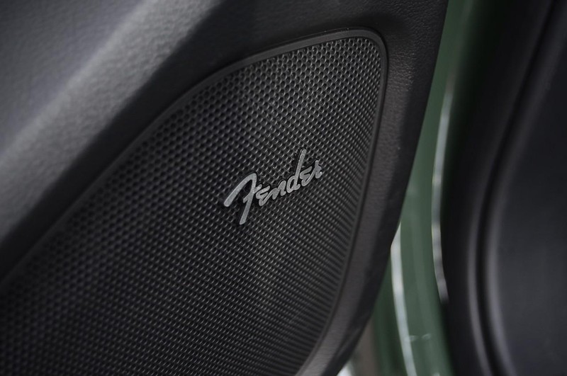 Nissan Frontier Vehicle Full-screen Gallery Image 11