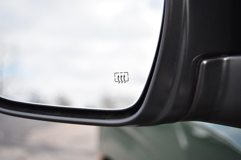 Nissan Frontier Vehicle Full-screen Gallery Image 12