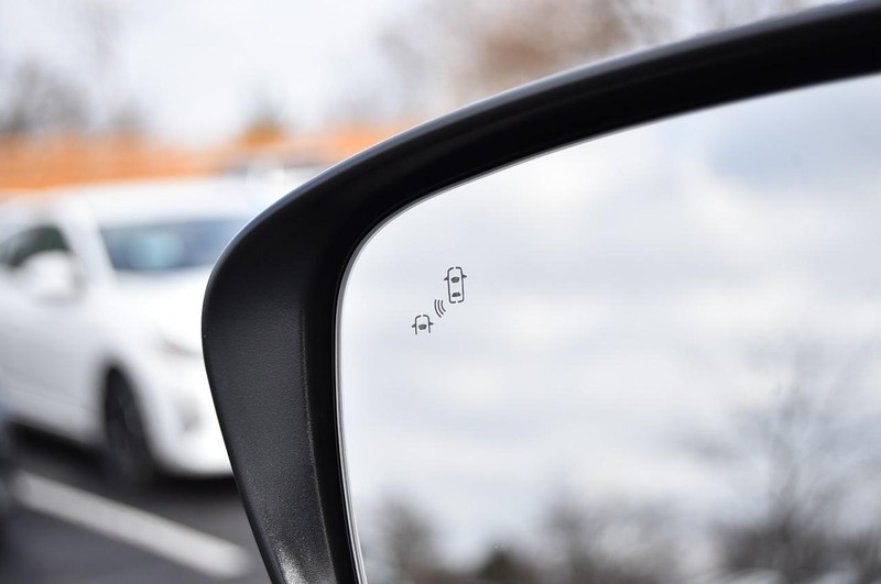 Nissan Frontier Vehicle Full-screen Gallery Image 13