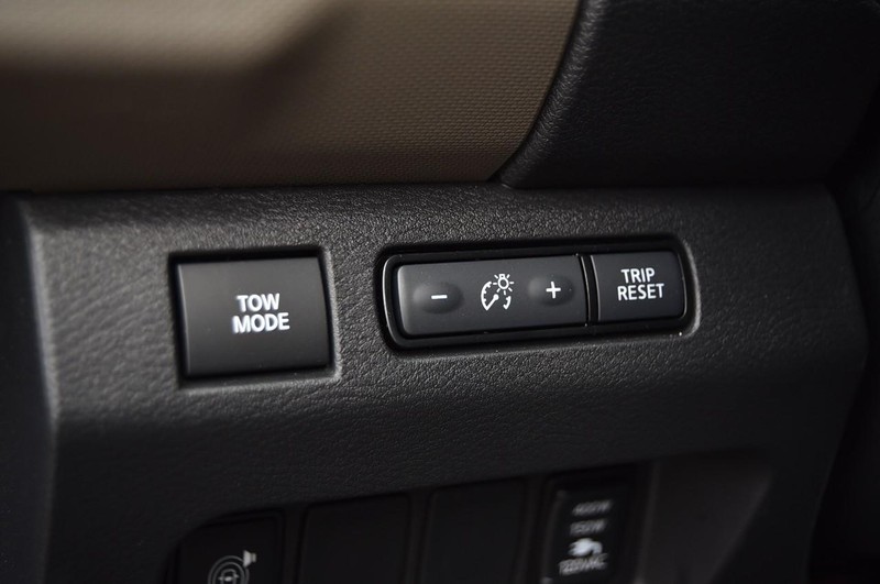 Nissan Frontier Vehicle Full-screen Gallery Image 14