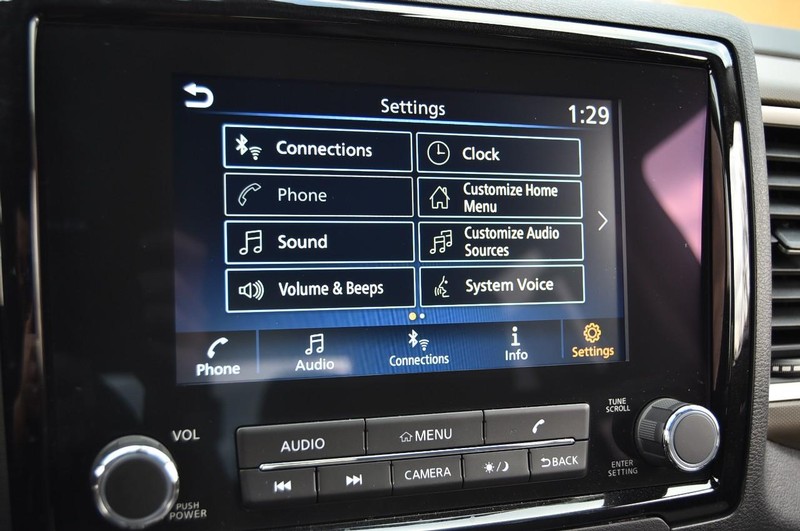 Nissan Frontier Vehicle Full-screen Gallery Image 18