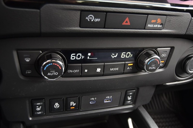 Nissan Frontier Vehicle Full-screen Gallery Image 19