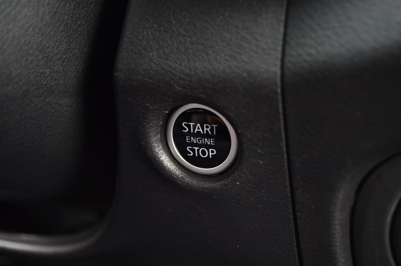 Nissan Frontier Vehicle Full-screen Gallery Image 21