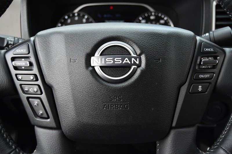 Nissan Frontier Vehicle Full-screen Gallery Image 22