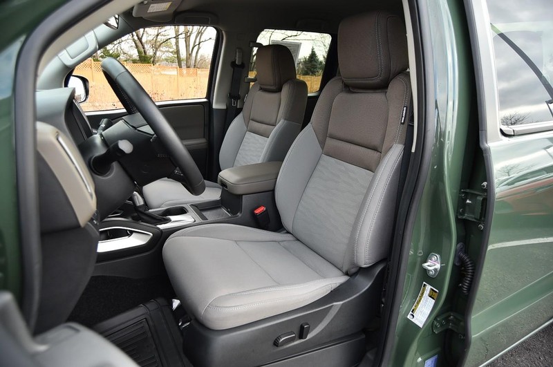 Nissan Frontier Vehicle Full-screen Gallery Image 23
