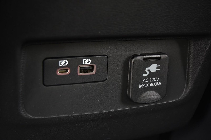 Nissan Frontier Vehicle Full-screen Gallery Image 26