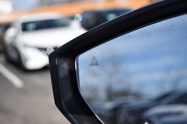 Nissan Sentra Vehicle Image 10