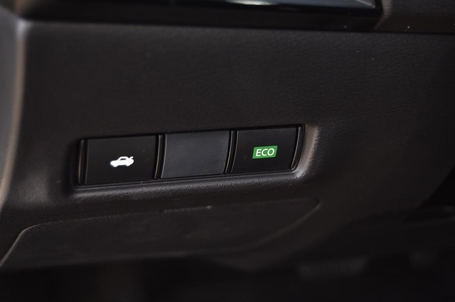 Nissan Sentra Vehicle Image 11