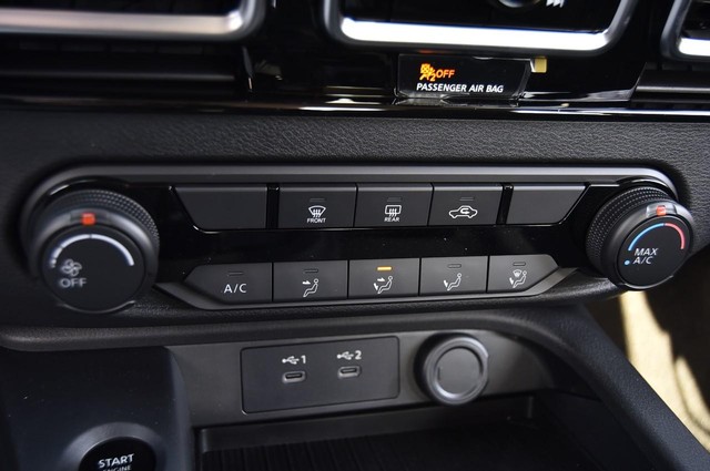 Nissan Sentra Vehicle Image 15