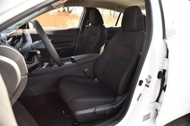 Nissan Sentra Vehicle Image 19