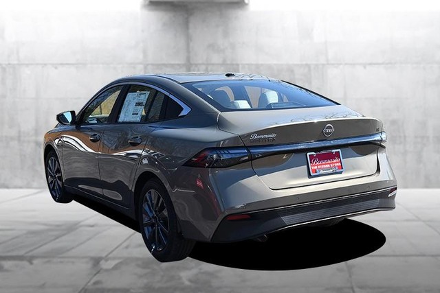 Nissan Sentra Vehicle Image 07