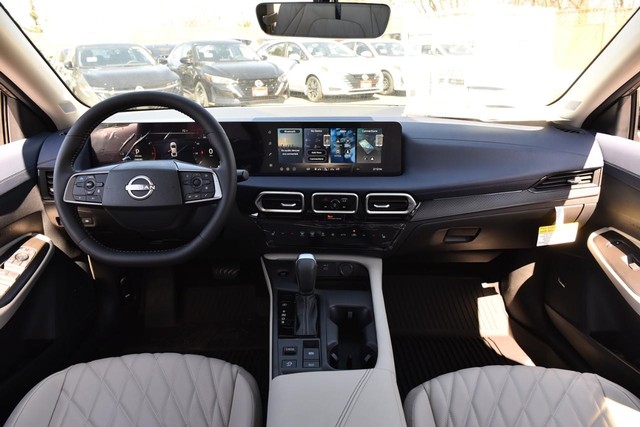 Nissan Sentra Vehicle Image 08