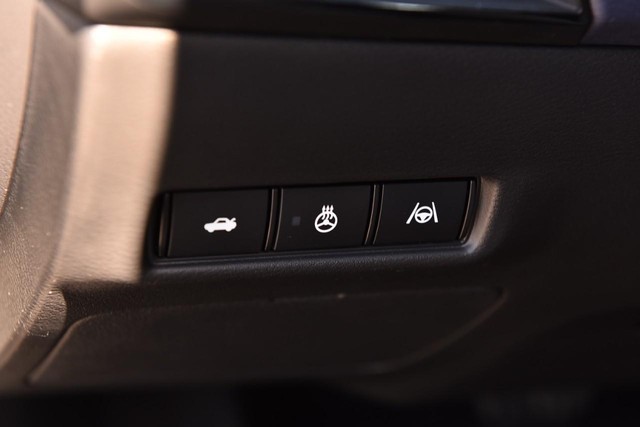 Nissan Sentra Vehicle Image 12