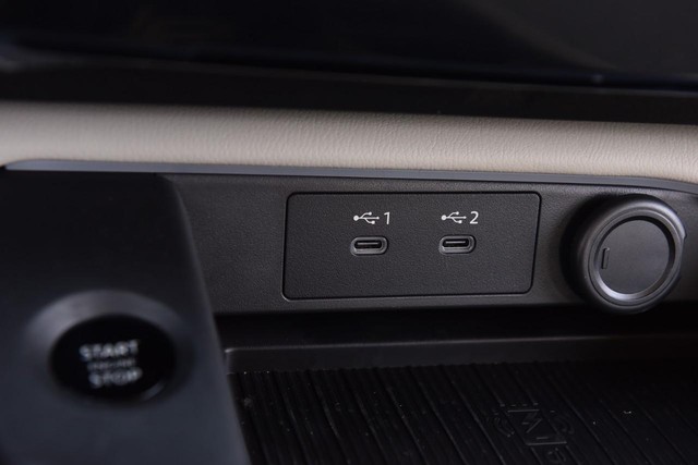 Nissan Sentra Vehicle Image 21