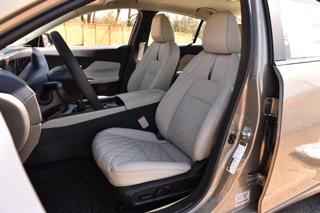 Nissan Sentra Vehicle Image 24