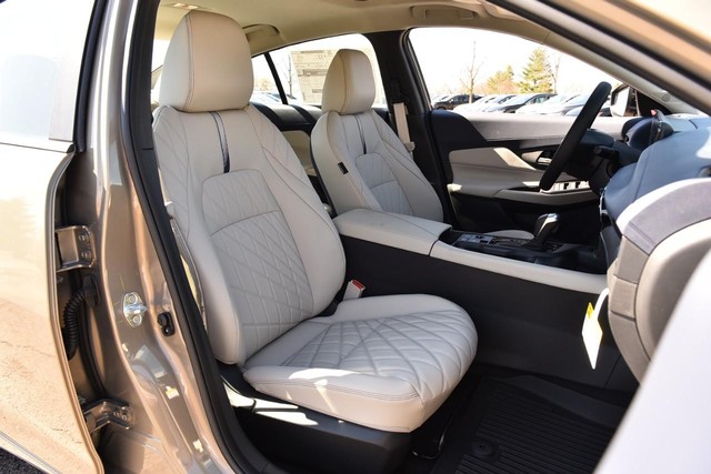 Nissan Sentra Vehicle Image 25