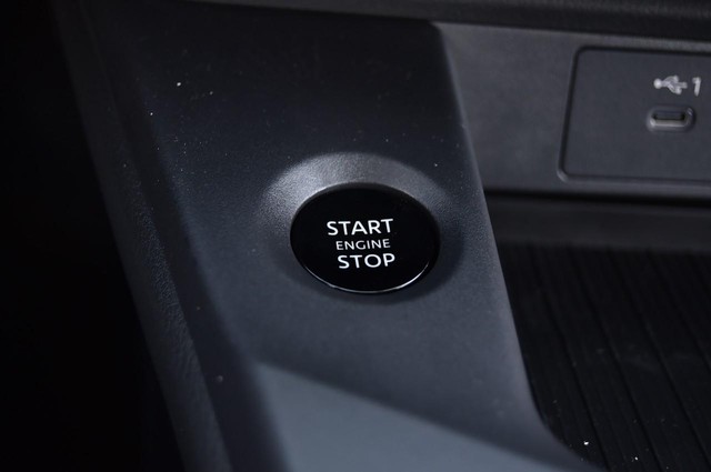 Nissan Sentra Vehicle Image 17