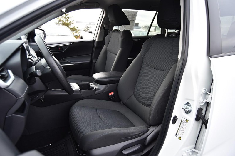 Toyota RAV4 Vehicle Image 18