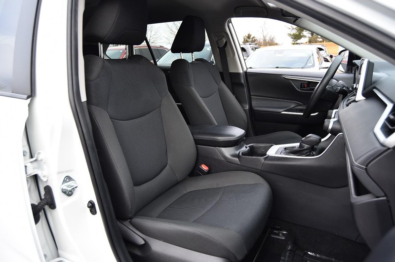 Toyota RAV4 Vehicle Image 19