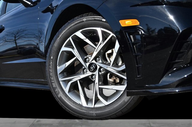 Hyundai Sonata Vehicle Image 03