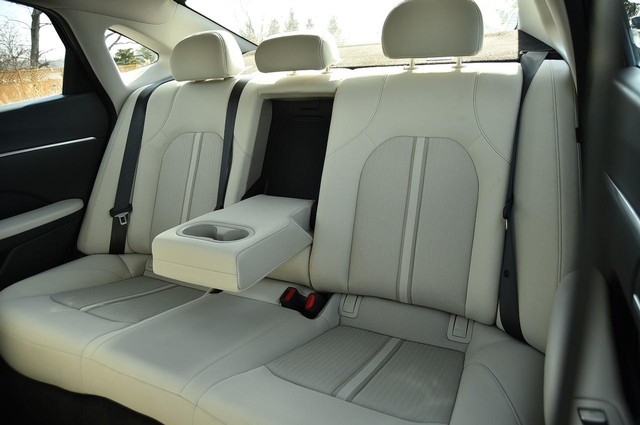 Hyundai Sonata Vehicle Image 22