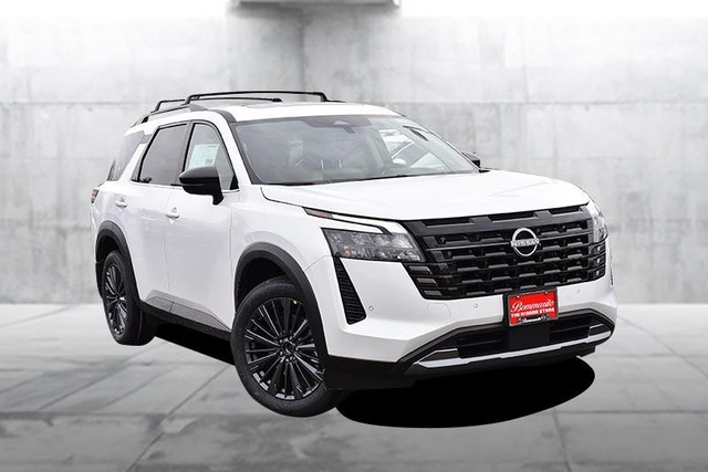 Nissan Pathfinder Vehicle Image 02